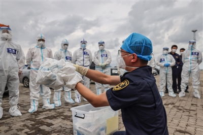 山東榮成海關(guān)開(kāi)展疫情防控演練，筑牢國(guó)門(mén)安全防線(xiàn)，特種勞動(dòng)防護(hù)用品銷(xiāo)售同步保障